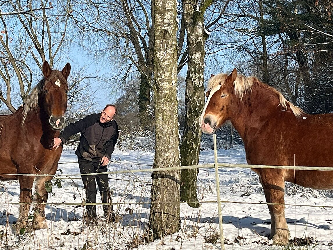 Jens mit seinen zwei kraftvollen Mitarbeiterinnen